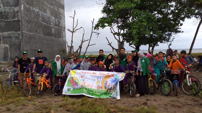 Gambar KKN Posko Lotang Salo Kecamatan Suppa Gelar Sepeda Santai
